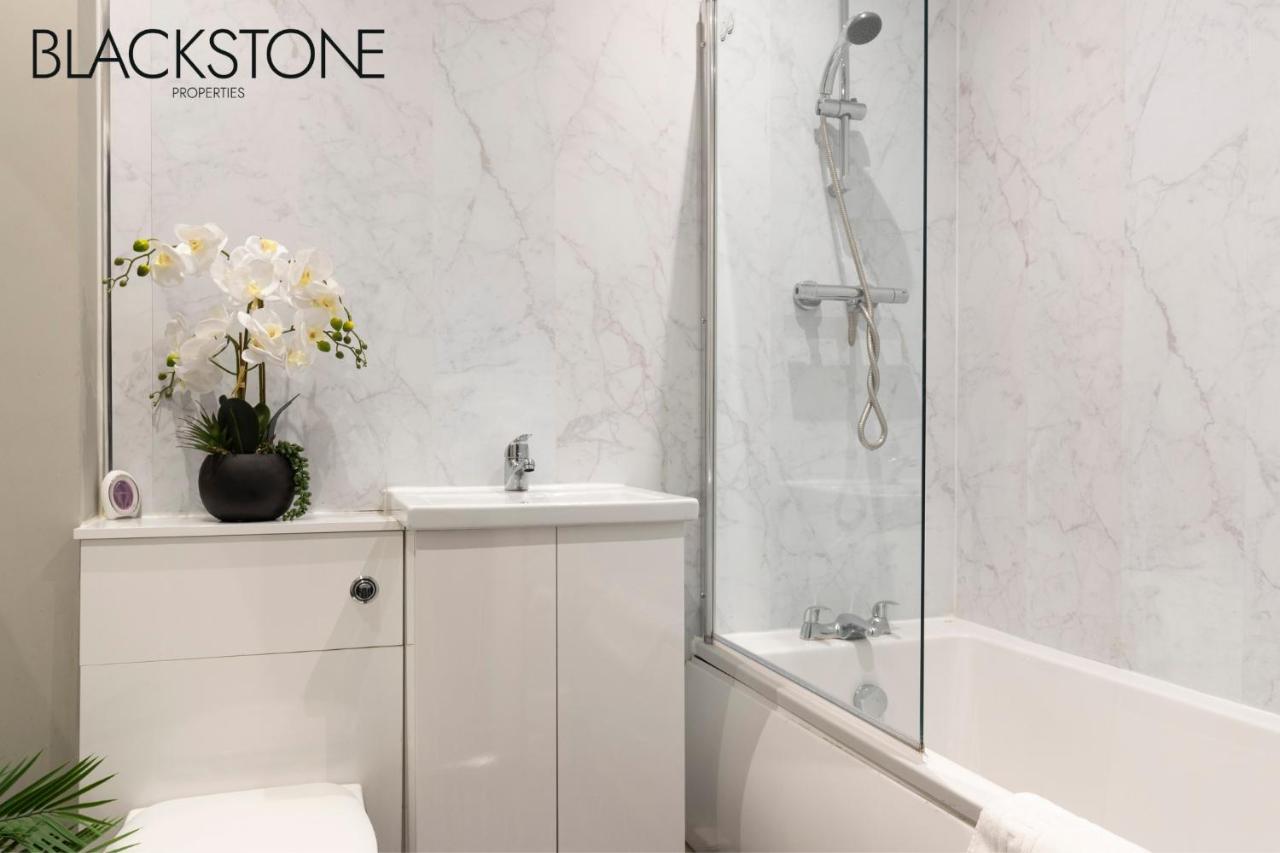 Champagne House - 4 Bed Property Plus 2 Sofa Beds By Bpne Darlington  Eksteriør bilde