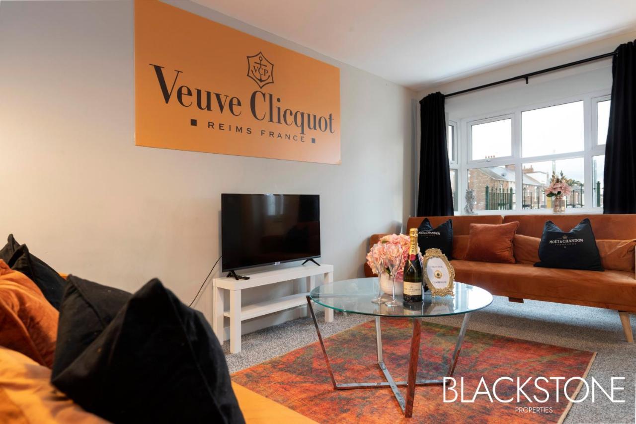 Champagne House - 4 Bed Property Plus 2 Sofa Beds By Bpne Darlington  Eksteriør bilde
