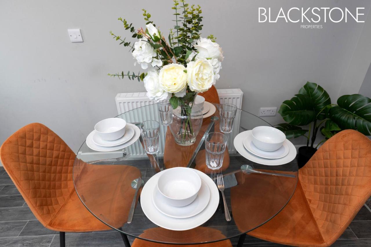 Champagne House - 4 Bed Property Plus 2 Sofa Beds By Bpne Darlington  Eksteriør bilde
