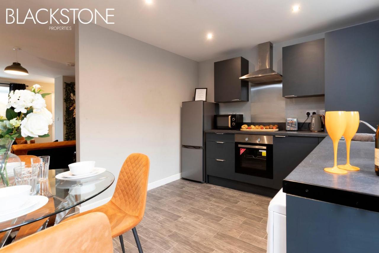 Champagne House - 4 Bed Property Plus 2 Sofa Beds By Bpne Darlington  Eksteriør bilde