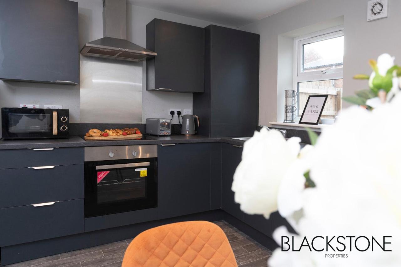 Champagne House - 4 Bed Property Plus 2 Sofa Beds By Bpne Darlington  Eksteriør bilde