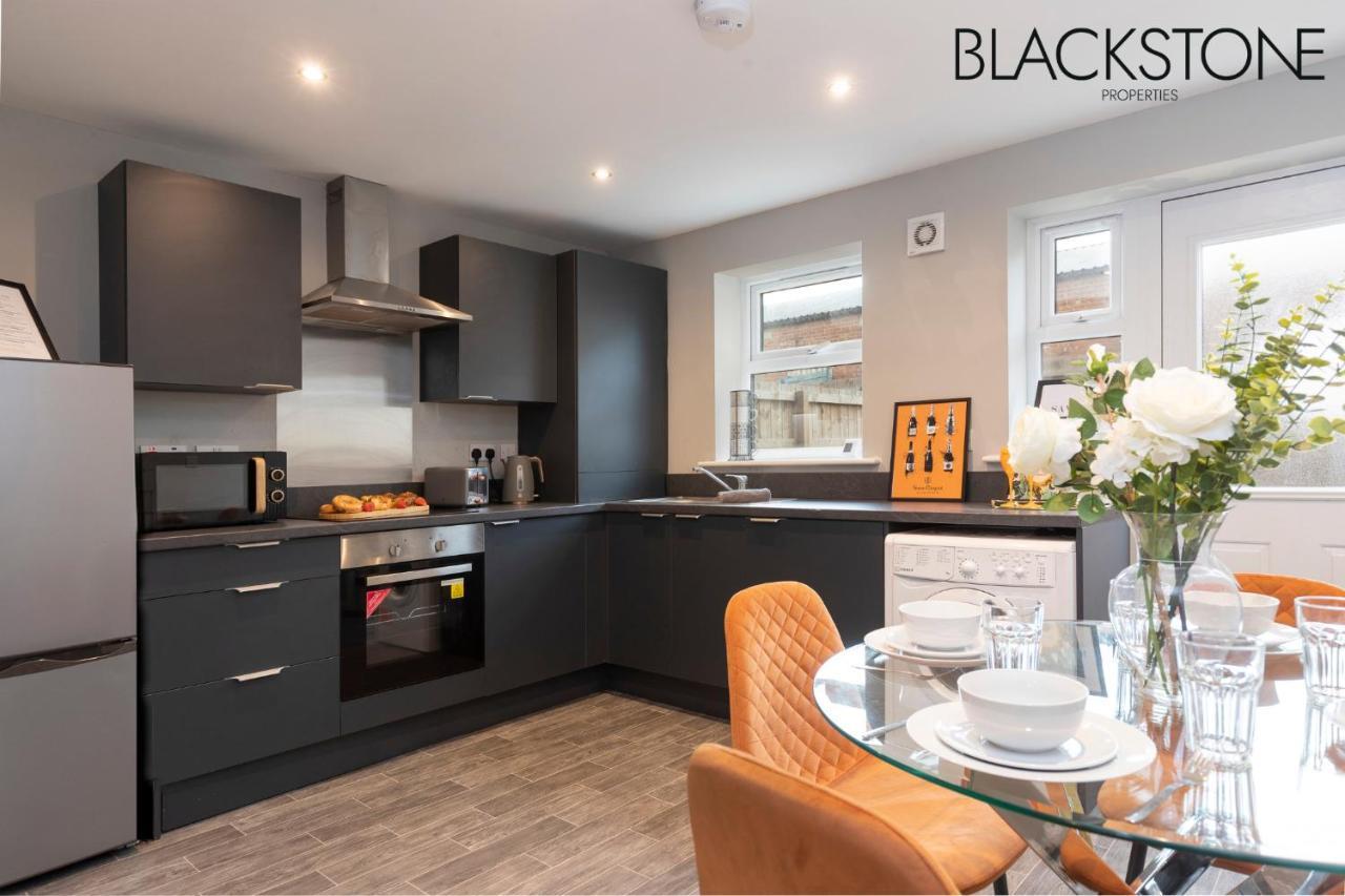 Champagne House - 4 Bed Property Plus 2 Sofa Beds By Bpne Darlington  Eksteriør bilde